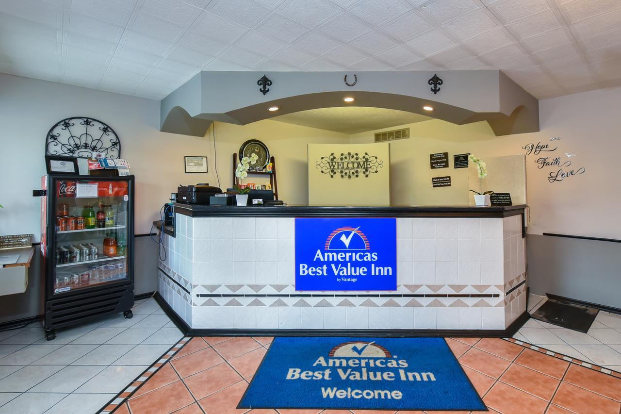 Americas Best Value Inn & Suites Williamstown Εξωτερικό φωτογραφία